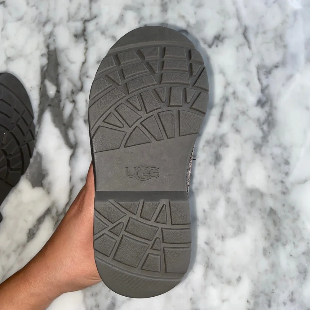 KIDS UGG ROBLEY BOOTS - Picture 4 of 10